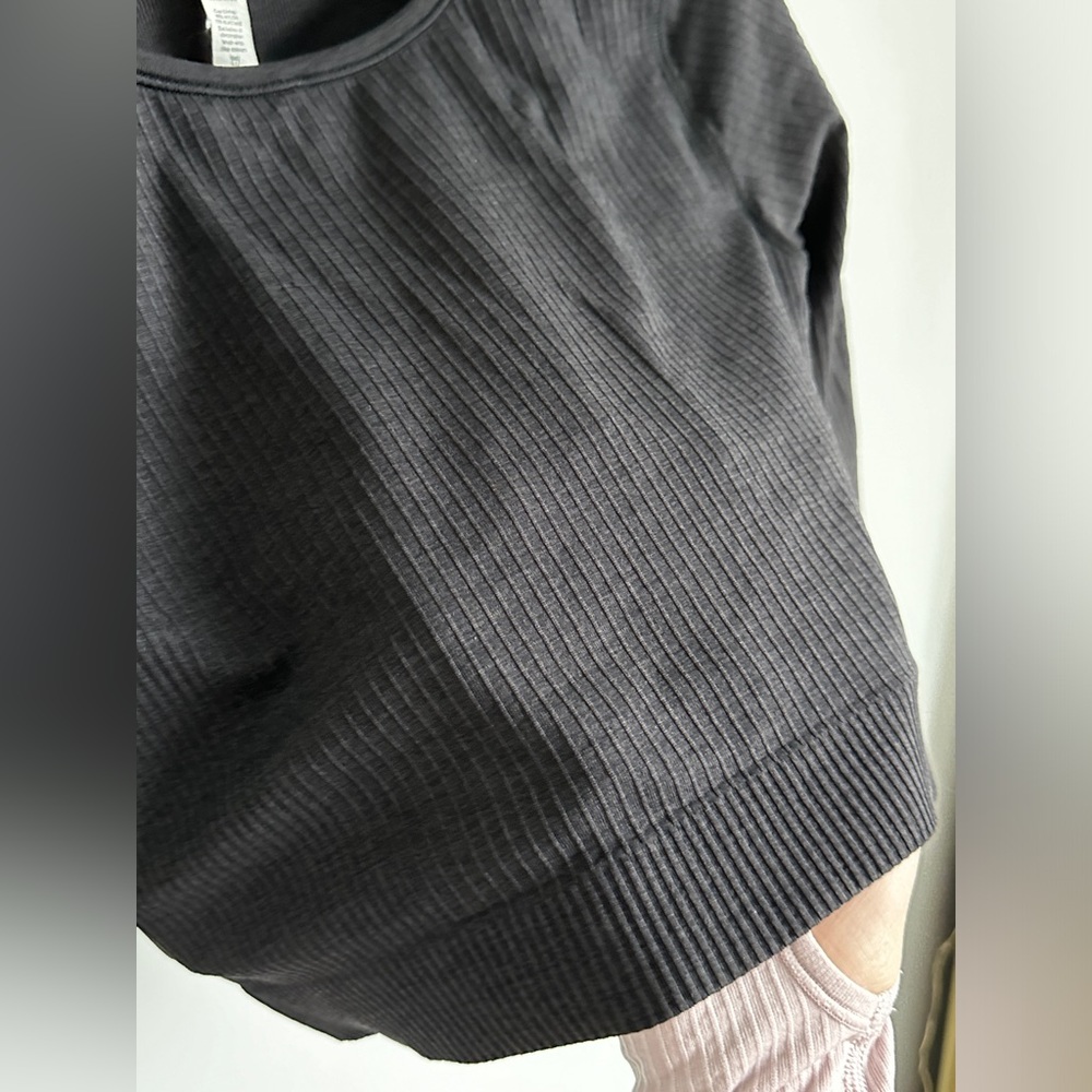 Lululemon cropped long sleeve - Picture 3 of 7